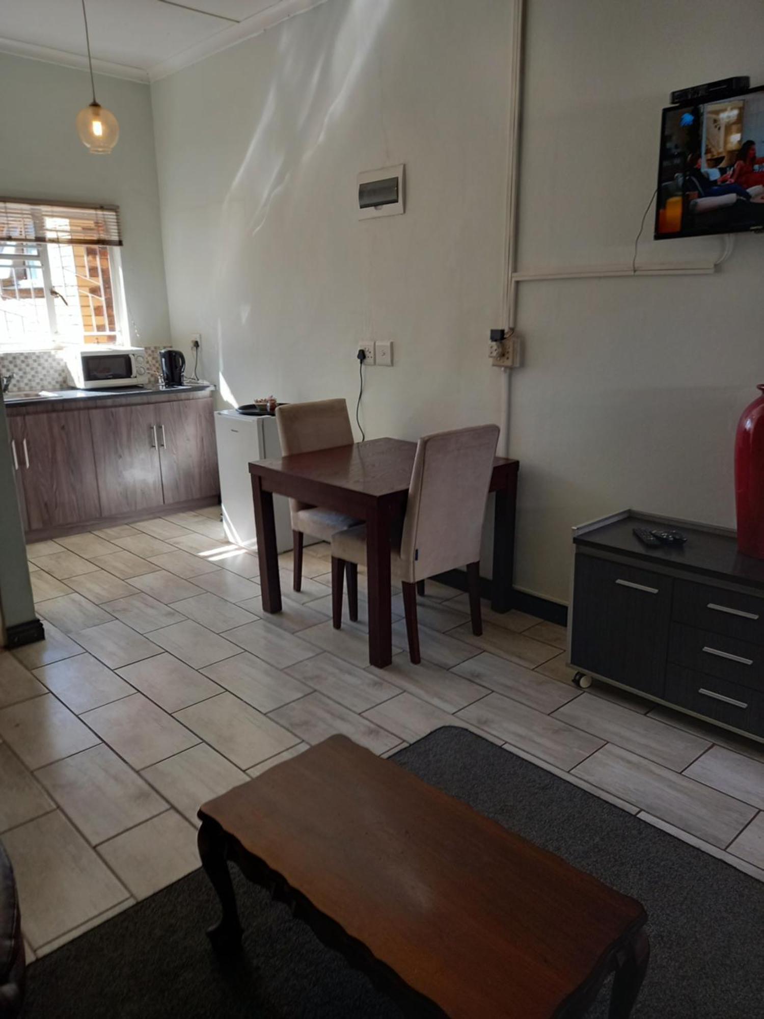 21 On Coetzee Guest House Блумфонтейн Экстерьер фото