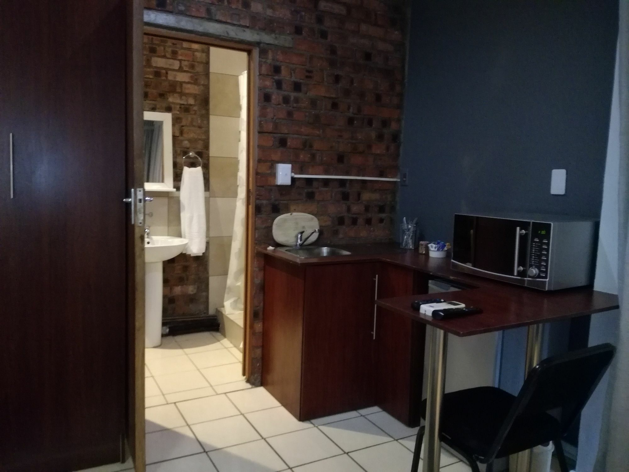 21 On Coetzee Guest House Блумфонтейн Экстерьер фото